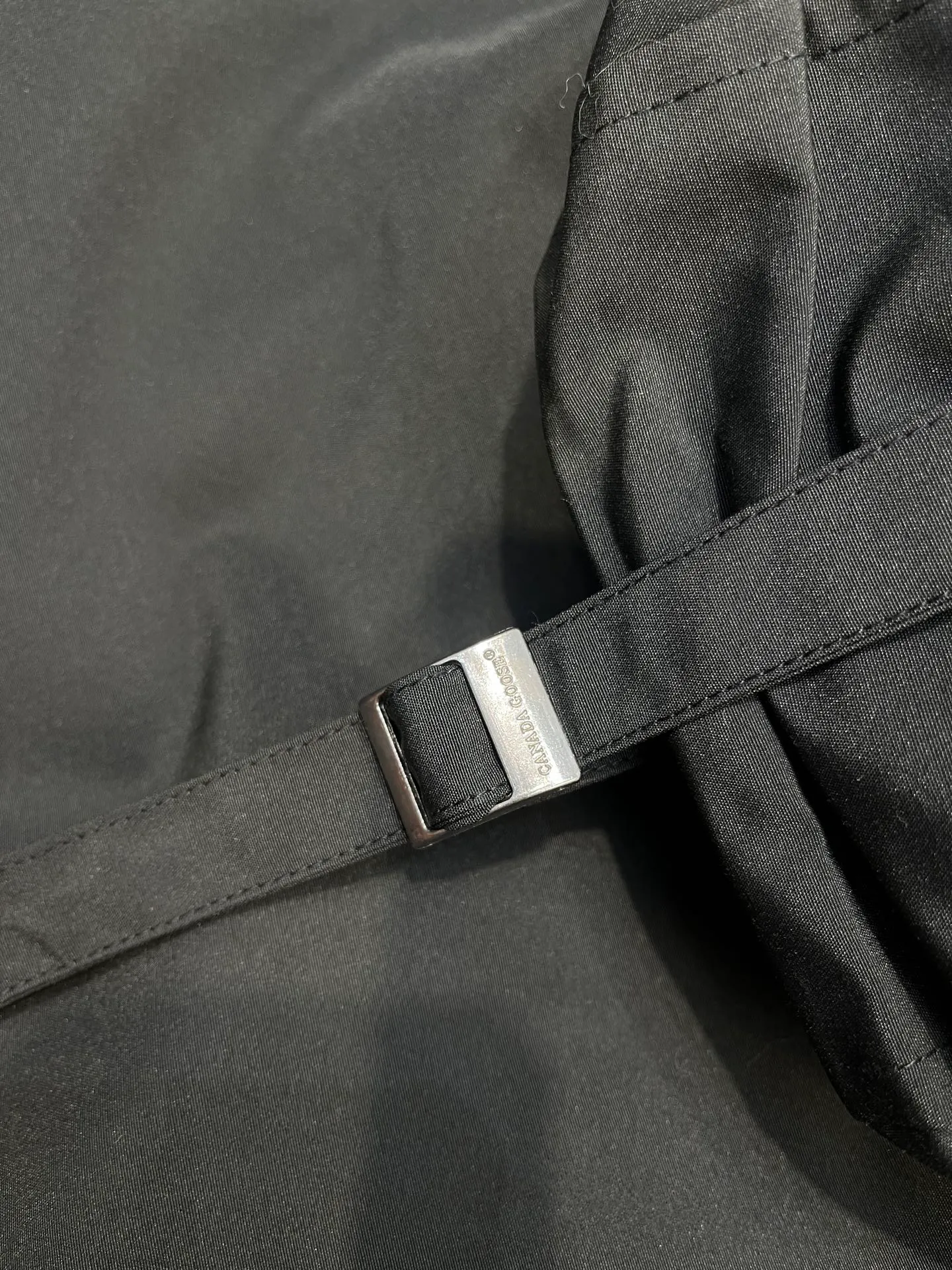 P840 𝘾𝘼𝙉𝘼𝘿𝘼 𝙂𝙊𝙊𝙎𝙀Big Goose 13# The design of Big Goose 13 is simple and elegant, a little longer than the 08 model, more suitable for men and suitable for business people. This down jacket is popular for its simple design, which is not only practical but also has a certain sense of fashion. In terms of applicability, the Daye 13 model provides good thermal insulation performance. Its thermal insulation coefficient is level 5, which can provide enough warmth and is suitable for wearing in cold environments. In addition, the Daye 13 model also has a high cost performance. Compared with other models, it provides a better balance between price and performance, making it more competitive in the market.  size：xs-xxl